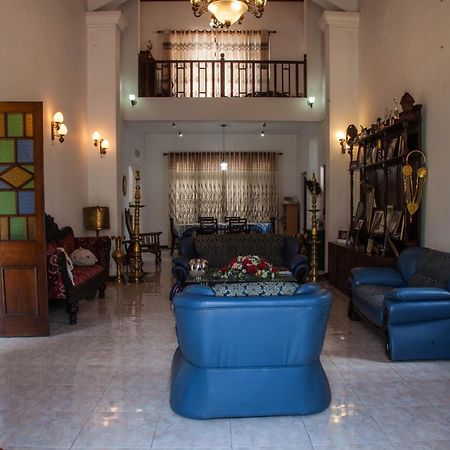 Antique Tourist Lodge Kandy Extérieur photo